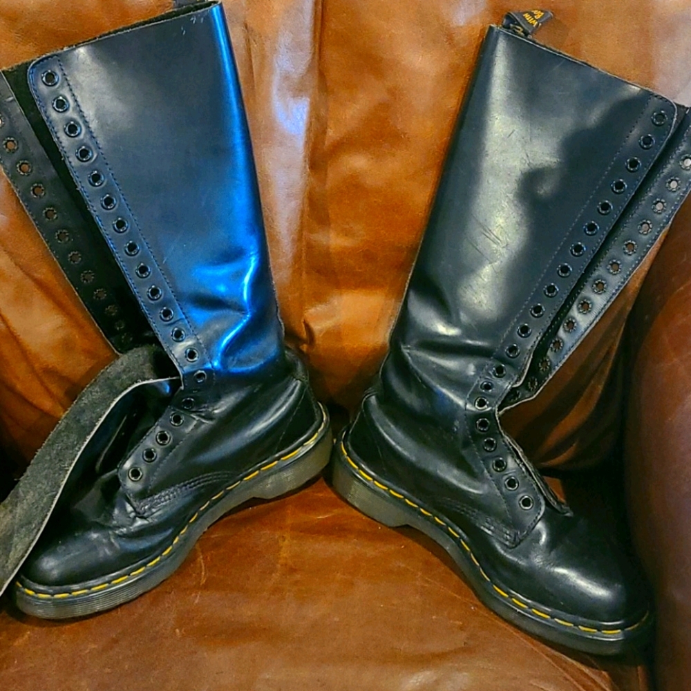 Doc Martin's hightop vintage women's lace up boots